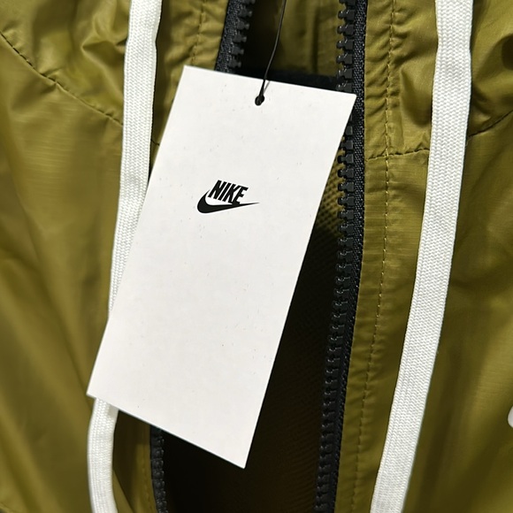 Nike Women’s Jacket Black/Olive Green (L) - Picture 7 of 15
